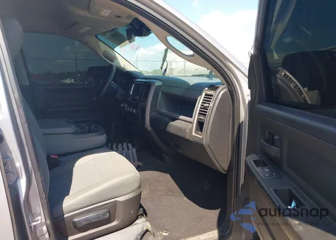 2019 Ram 1500 Classic Tradesman 4X2 6'4 Box z USA, uszkodzony, nr VIN 1C6RR6FT5KS604482